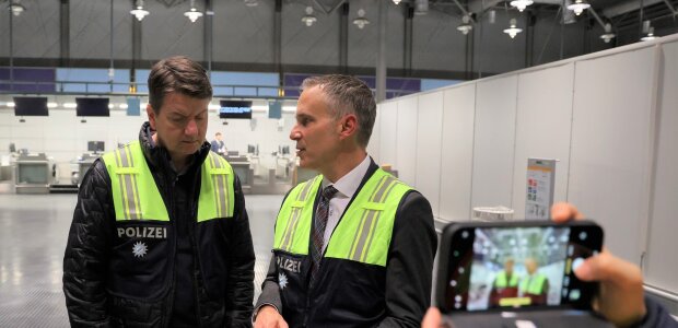 StS Kirchner im Gespräch mit P Ströhlein