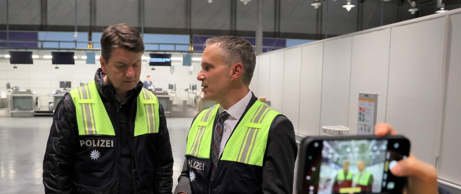 StS Kirchner im Gespräch mit P Ströhlein