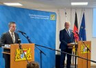 Pressekonferenz Asylbilanz 2021, links Präsident Ströhlein, rechts Innenminister Herrmann