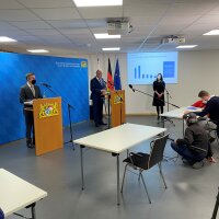 Pressekonferenz Asylbilanz 2021, links Präsident Ströhlein, rechts Innenminister Herrmann