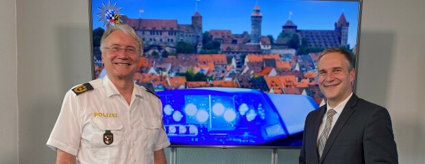 Besuch Polizeipräsidium Mittelfranken, links Polizeipräsident Fertinger, rechts Präsident Ströhlein Besuch Polizeipräsidium Mittelfranken, links Polizeipräsident Fertinger, rechts Präsident Ströhlein